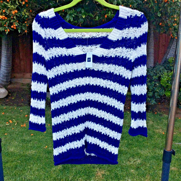 NWT GAP DESIGNED & CRAFTED NAVY/WHITE COTTON STRIPE SLUB V-NECK SWEATER -XS - Picture 1 of 3